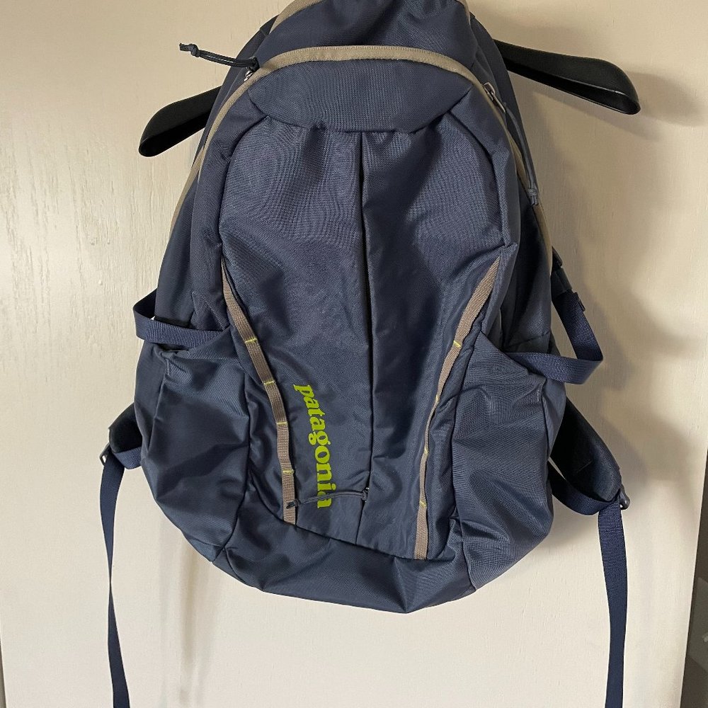 Patagonia W's Refugio Pack 26L in Periwinkle